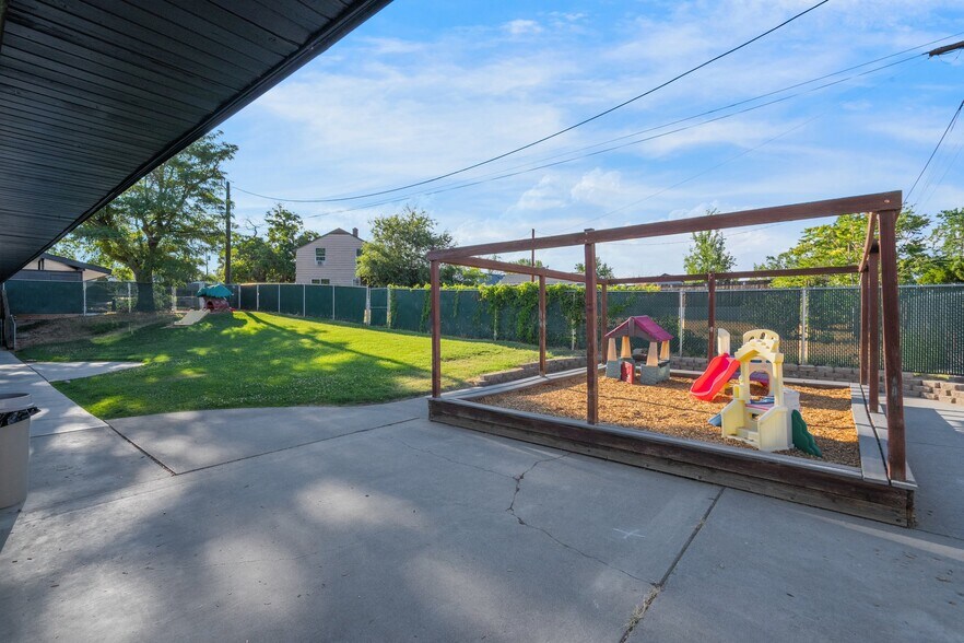 More Photos Of 814 Comstock St, Richland Daycare Center For Sale