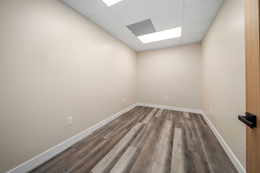 More Photos Of 465 E Palmdale Blvd, Palmdale Loft Creative Space For Lease