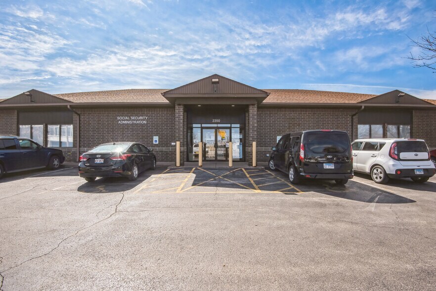 More Photos Of 2350 4th Ave, Rock Island Office For Sale