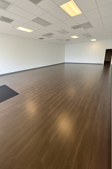 More Photos Of 3049 S 6th St, Klamath Falls Storefront Retail Office For Lease