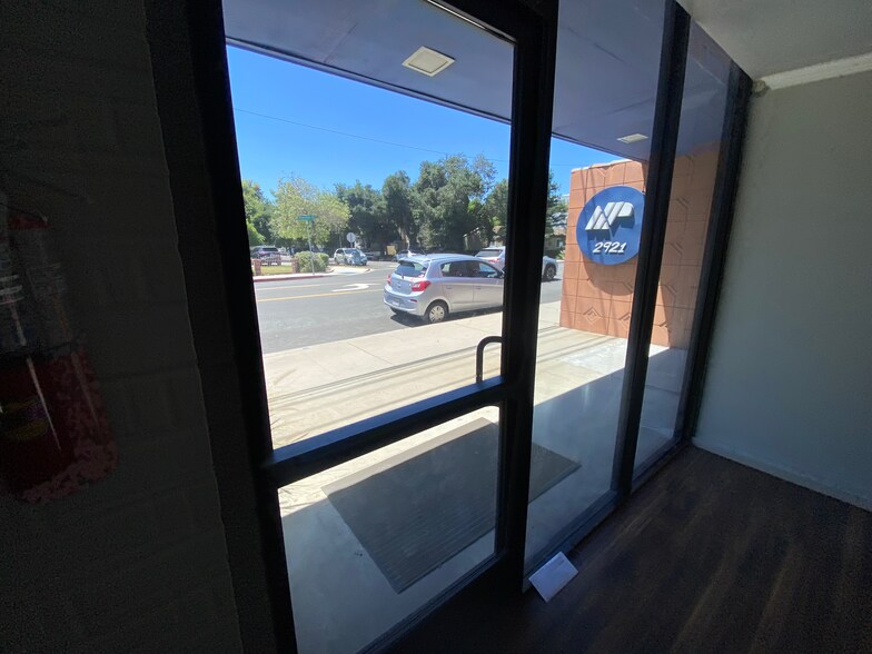 More Photos Of 2911-2919 Thornton Ave, Burbank Manufacturing For Lease