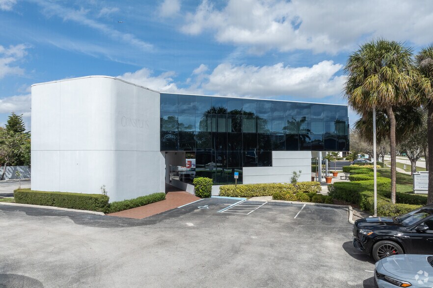 Primary Photo Of 4401 N Federal Hwy, Boca Raton Office For Sale