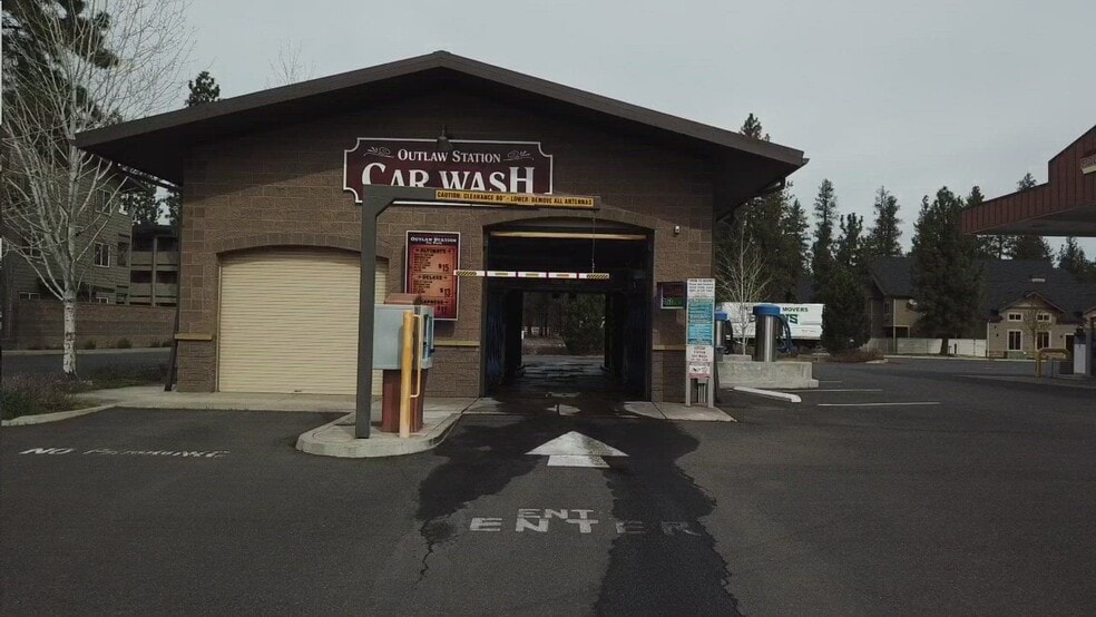 Primary Photo Of 1045 W Rail Way, Sisters Carwash For Sale