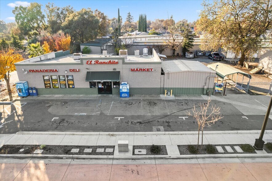 Primary Photo Of 10448 CA-99, Live Oak Supermarket For Sale