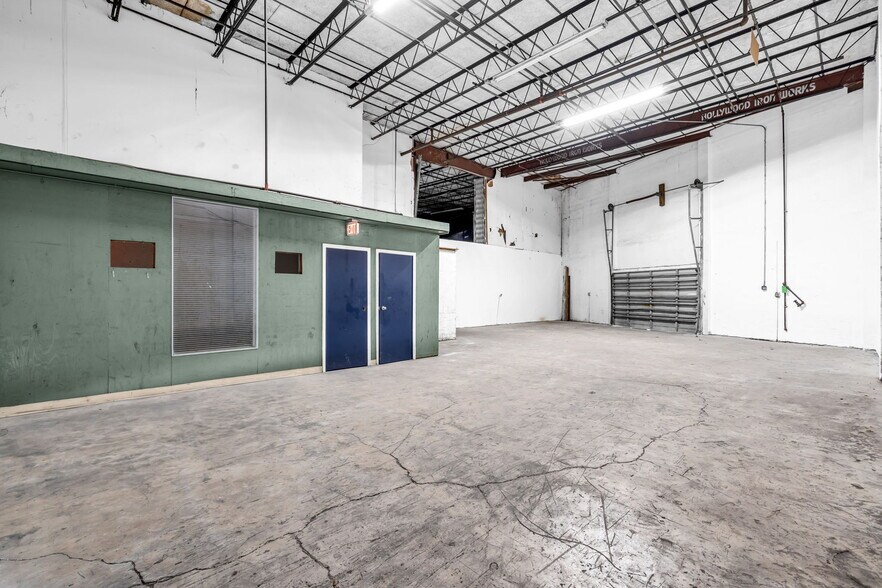 More Photos Of 7361-7391 NW 78th St, Medley Warehouse For Lease
