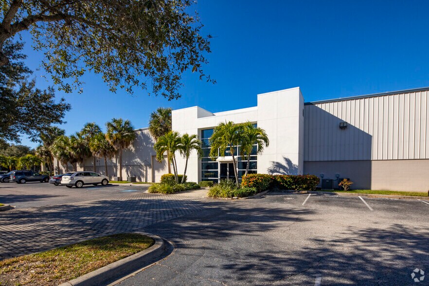 More Photos Of 1500 Independence Blvd, Sarasota Warehouse For Lease