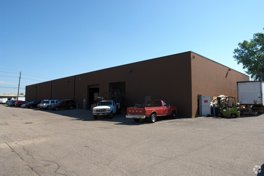 More Photos Of 35687 Industrial Rd, Livonia Warehouse For Lease