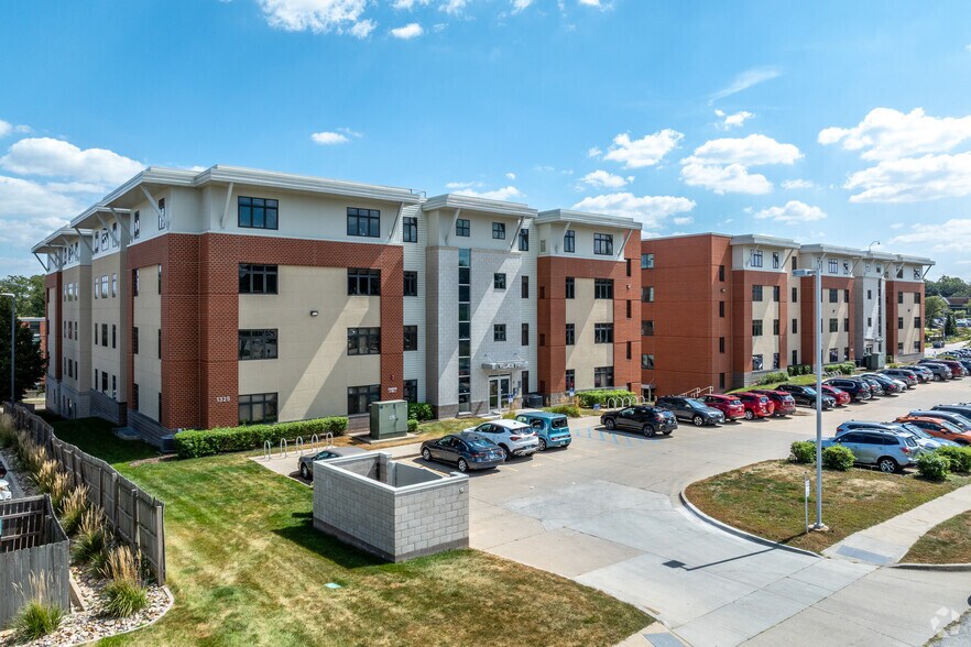 More Photos Of 1315 31st St, Des Moines Apartments For Lease