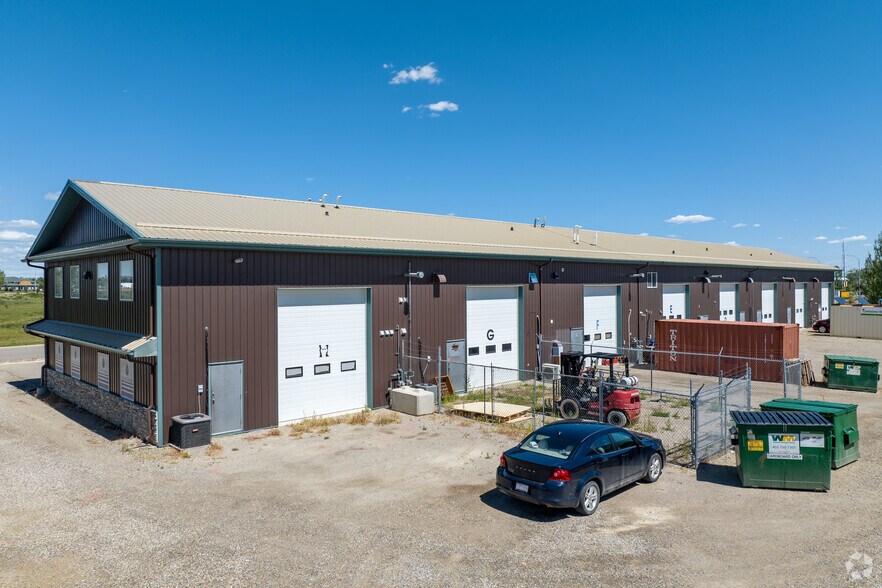 More Photos Of 130 Canal Gdns, Strathmore Warehouse For Sale