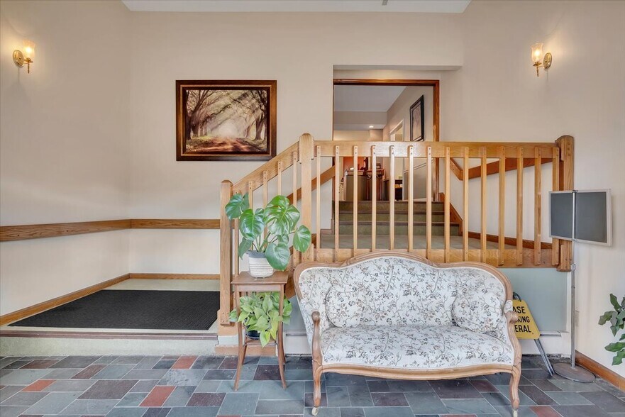 More Photos Of 891 Madison Ave, Albany Funeral Home For Sale