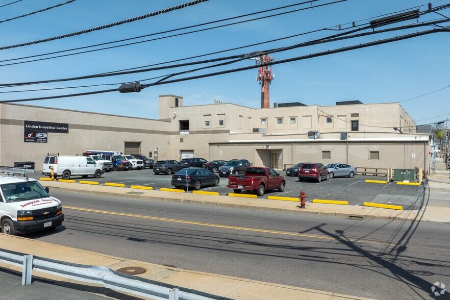 More Photos Of 71 Linden St, Lynn Warehouse For Lease