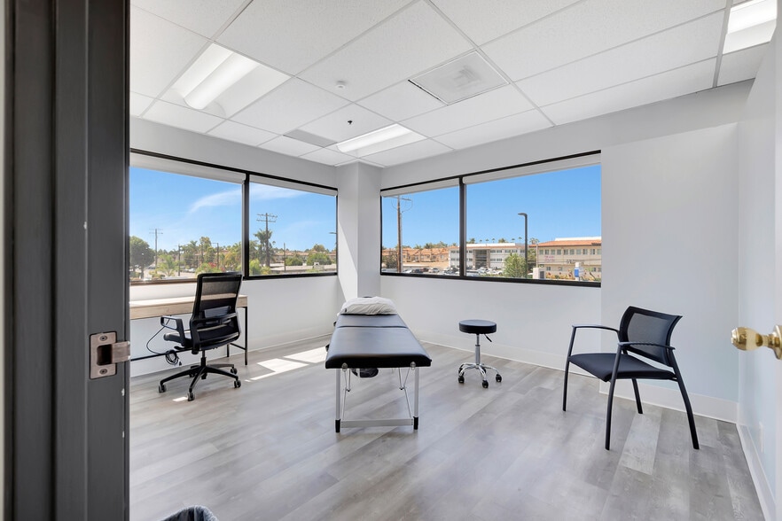 More Photos Of 18800 Delaware St, Huntington Beach Medical For Lease
