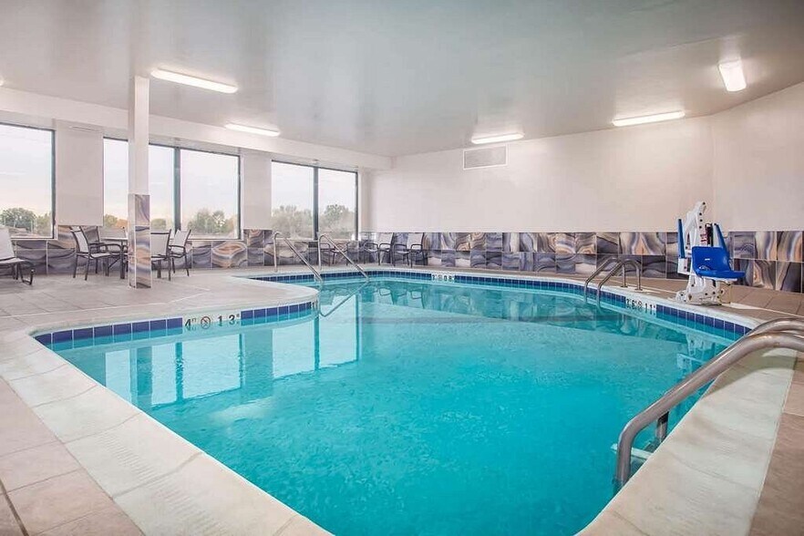 More Photos Of 14 Regency Pky, Granite City Hotel For Sale