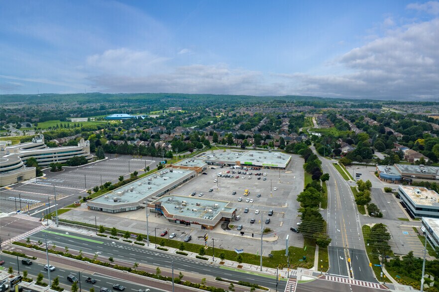 More Photos Of 17310 Yonge St, Newmarket Freestanding For Lease