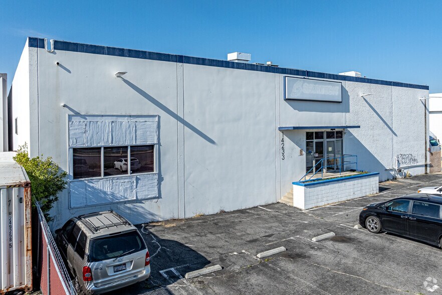 More Photos Of 14233 Gannet St, La Mirada Manufacturing For Lease