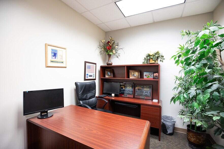 More Photos Of 6710 W 121st St, Overland Park Office For Sale