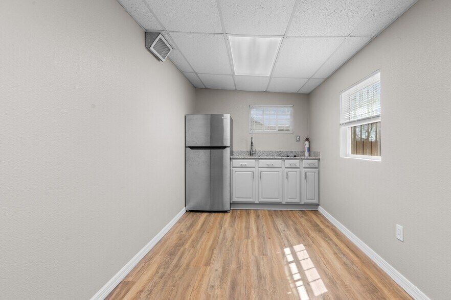 More Photos Of 210 W Dunn Ave, Killeen Office For Sale