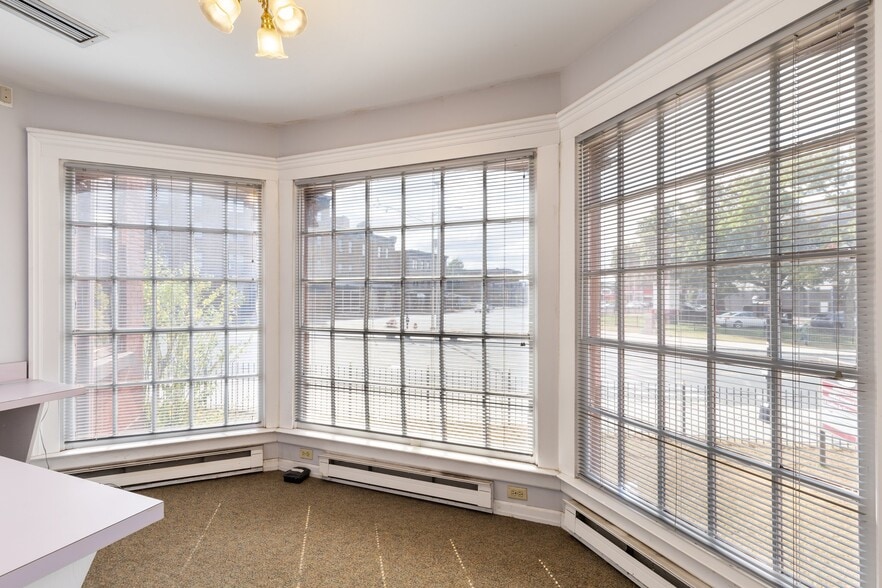 More Photos Of 1 Main St, Hartford Office Residential For Sale