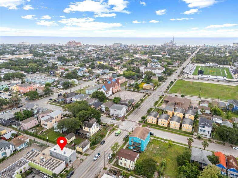 More Photos Of 1010 27th st, Galveston Apartments For Sale