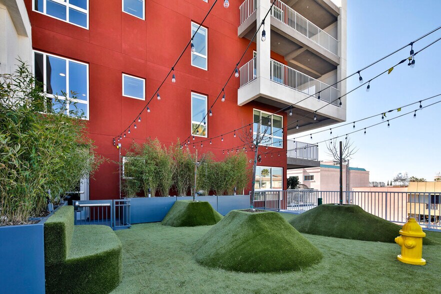 More Photos Of 750 S Oxford Ave, Los Angeles Apartments For Lease