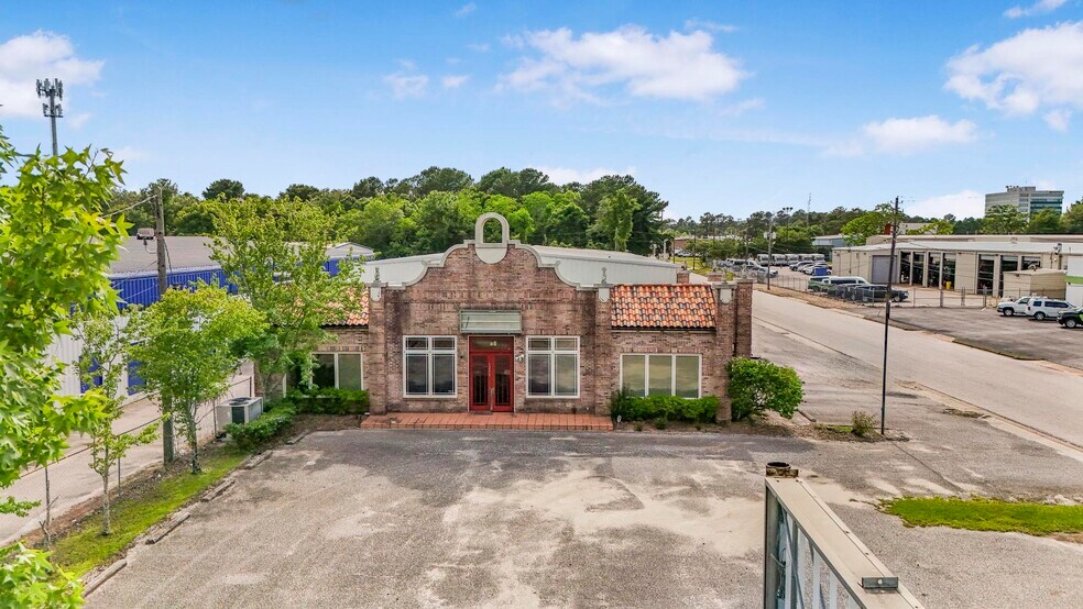 More Photos Of 1250 W I-65 Service Rd S, Mobile Warehouse For Sale