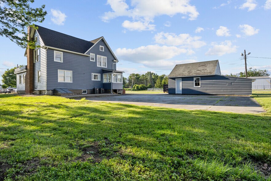 More Photos Of 267 Wolf Rd, Latham Office For Lease