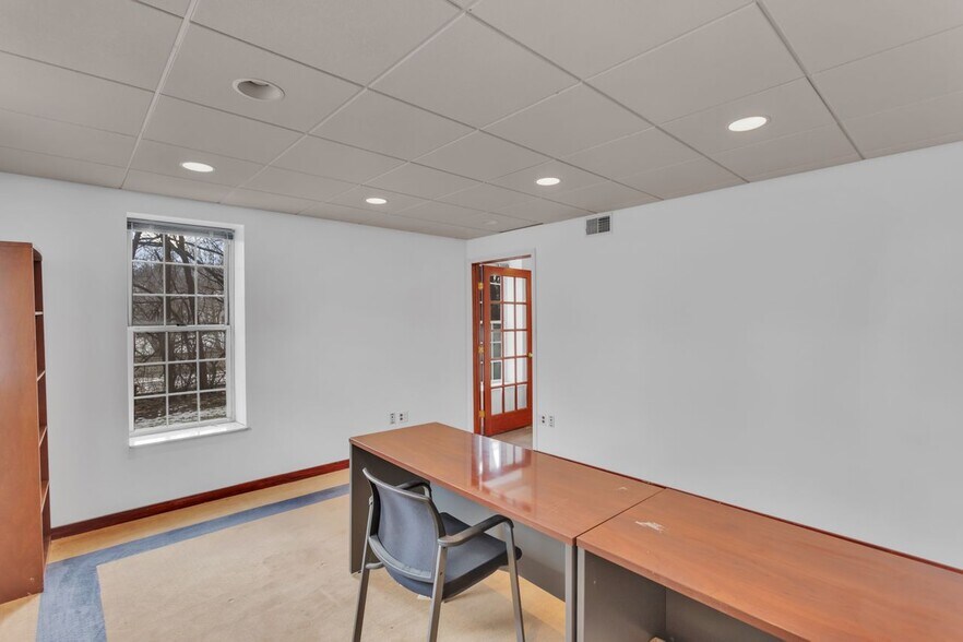 More Photos Of 1108 Ohio River Blvd, Sewickley Office For Sale