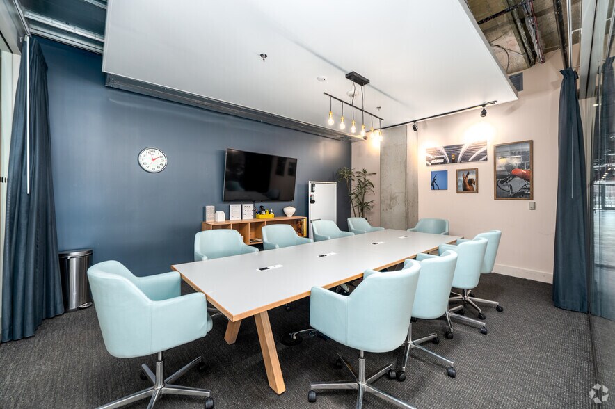 More Photos Of 1140 3rd St NE, Washington Office For Lease