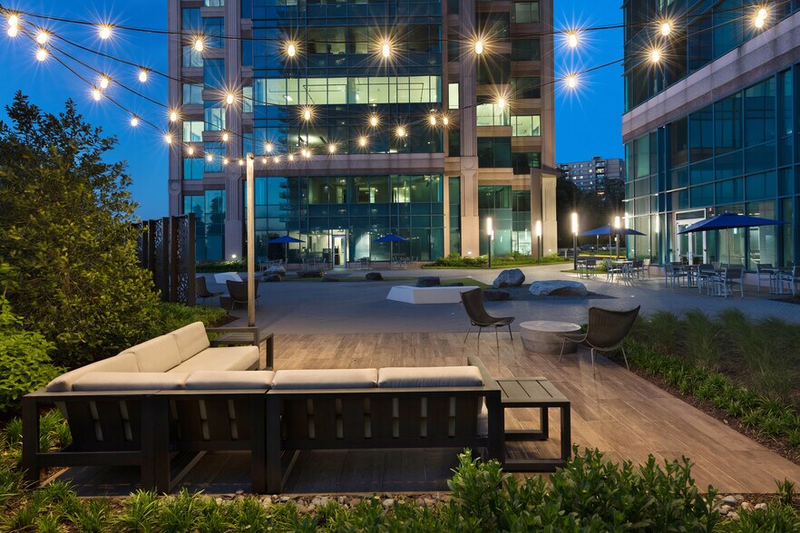 More Photos Of 8401 Greensboro Dr, McLean Office For Lease