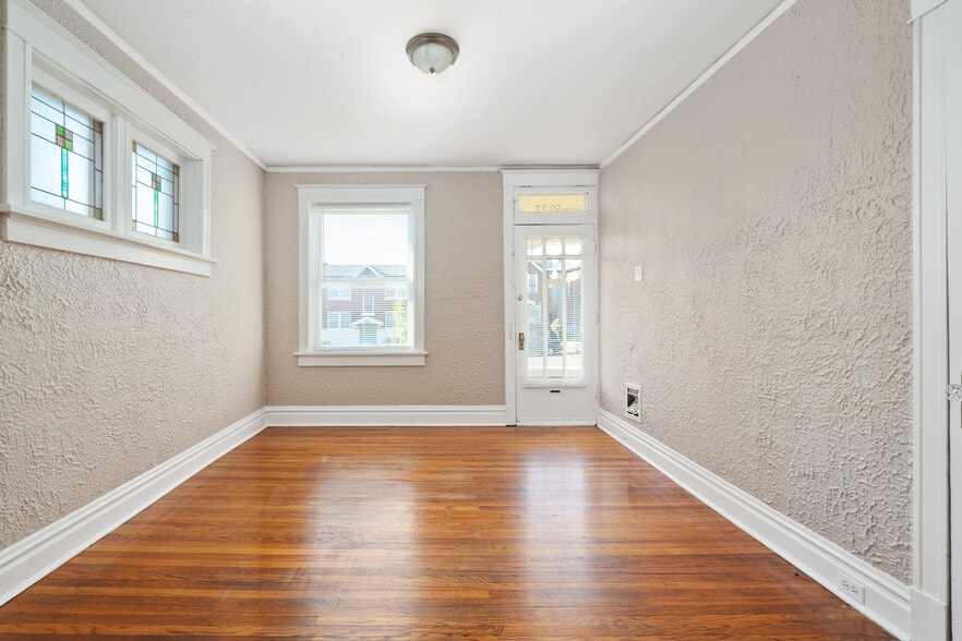 More Photos Of 5027 Chippewa St, Saint Louis Multifamily For Sale