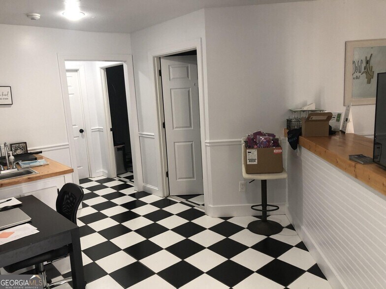 More Photos Of 219 E 6th St Sw, Rome Medical For Lease