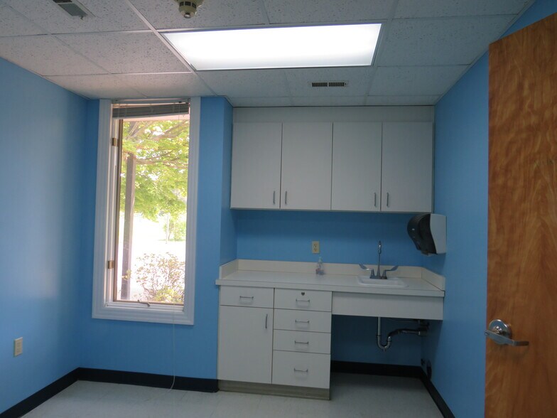 More Photos Of 9506 Hospital Ave, Nassawadox Medical For Sale