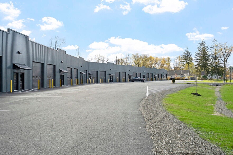 More Photos Of 46 Maple Ave, Schenectady Warehouse For Lease