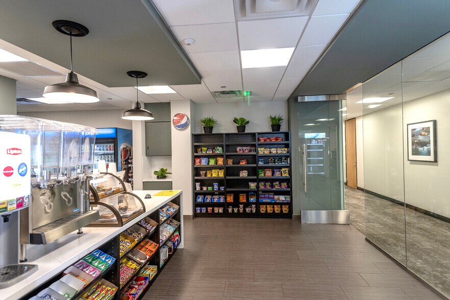 More Photos Of 2111 E Highland Ave, Phoenix Office For Lease