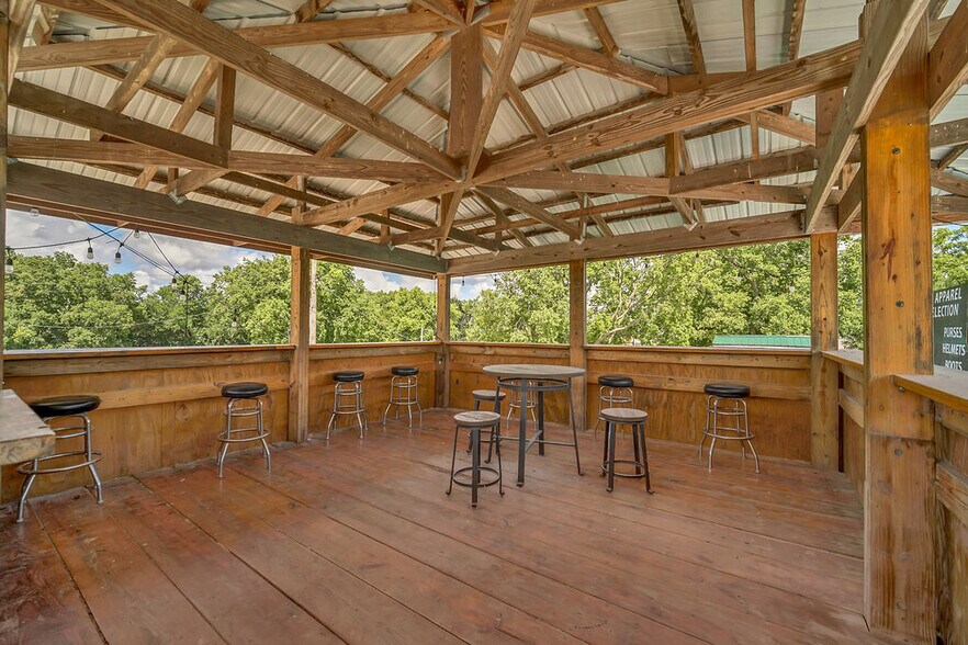 More Photos Of 602 Clark St, Utica Restaurant For Sale