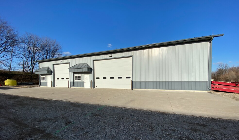 More Photos Of 100 Brakeshoe Ct, East Moline Warehouse For Lease