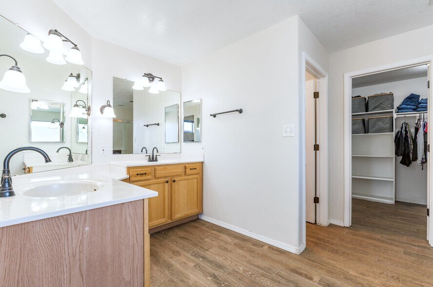 More Photos Of 200 Aldaba Cir NE, Rio Rancho Flex For Sale