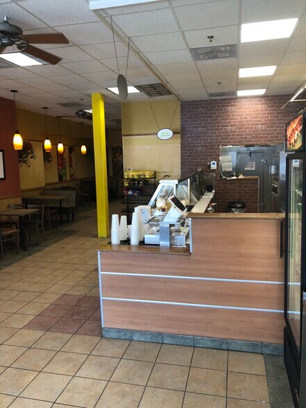 More Photos Of 11 N Genesee St, Waukegan Flex For Sale