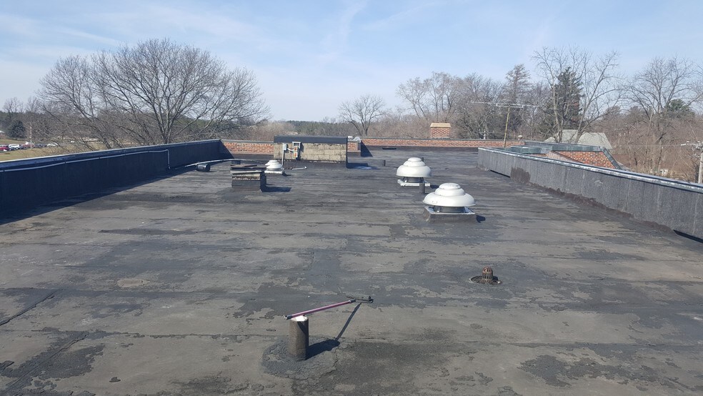 More Photos Of 1 Carrollton Blvd, Mount Carroll Hotel For Sale