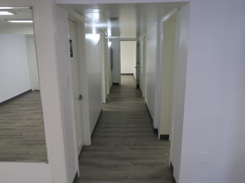 More Photos Of 5818 Southwest Fwy, Houston Showroom For Lease