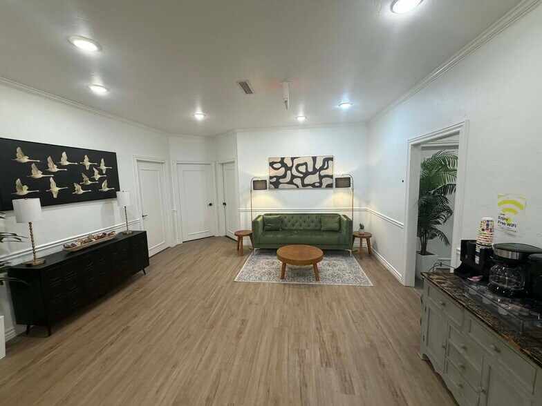More Photos Of 817 Irish Ln, Edmond Office For Lease