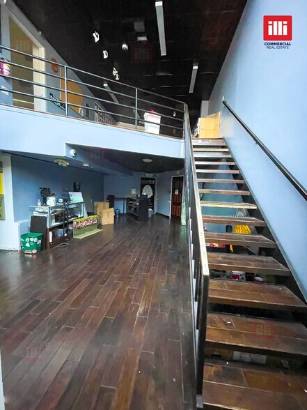 More Photos Of 8462-8470 Santa Monica Blvd, West Hollywood Storefront For Lease