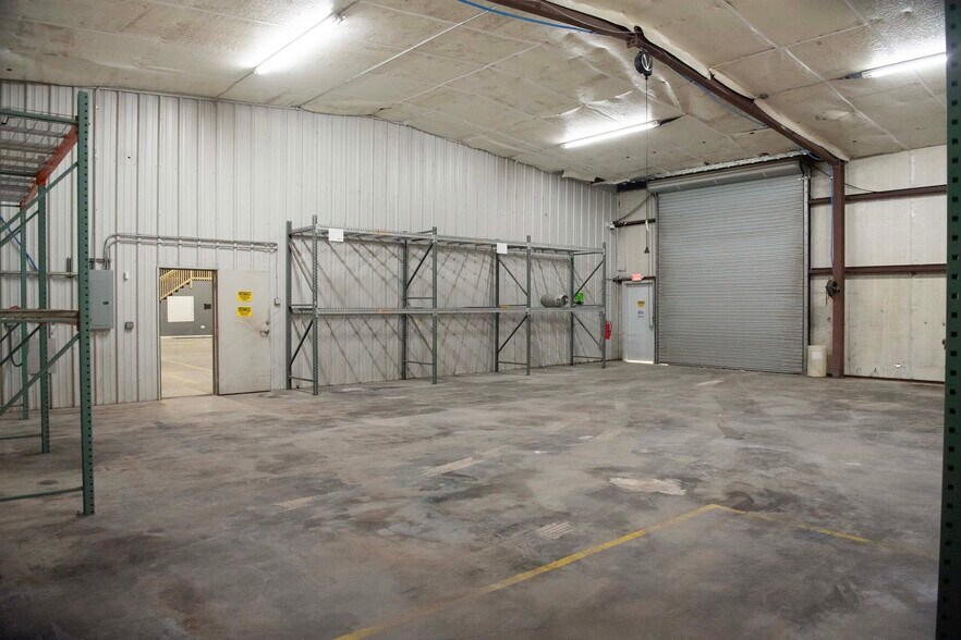 More Photos Of 4134 US 441, Lake City Light Manufacturing For Lease