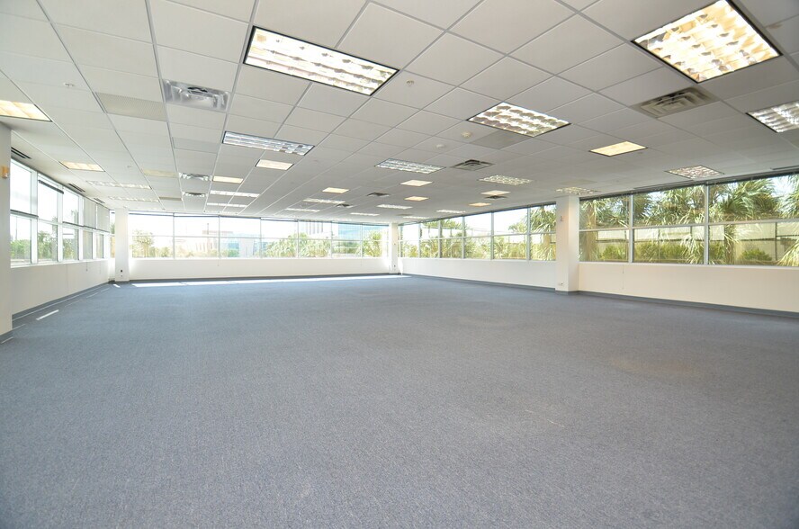 More Photos Of 7900 N Sam Houston Pky W, Houston Office For Lease