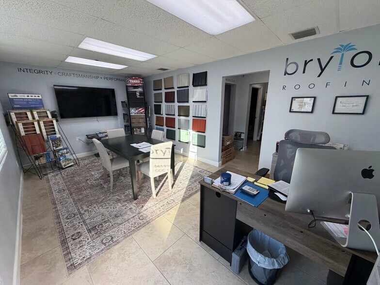 More Photos Of 1312 Commerce Ln, Jupiter Warehouse For Lease