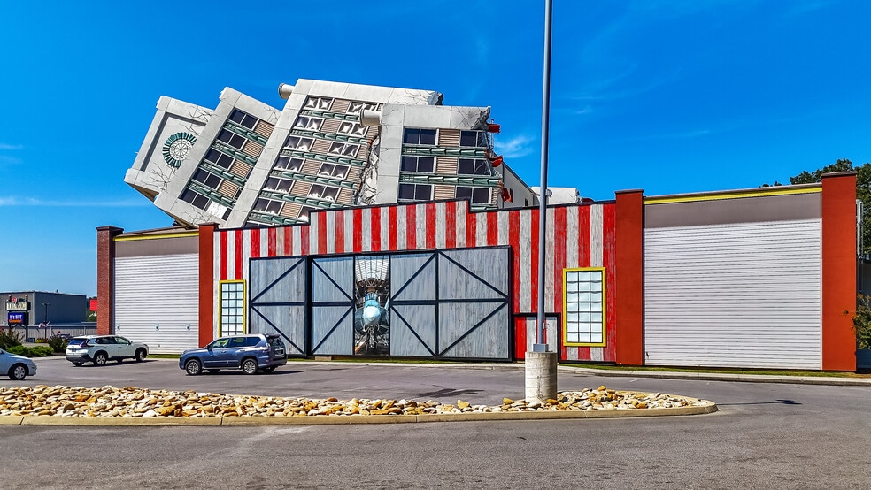 More Photos Of 2115 Parkway, Pigeon Forge Theater Concert Hall For Sale