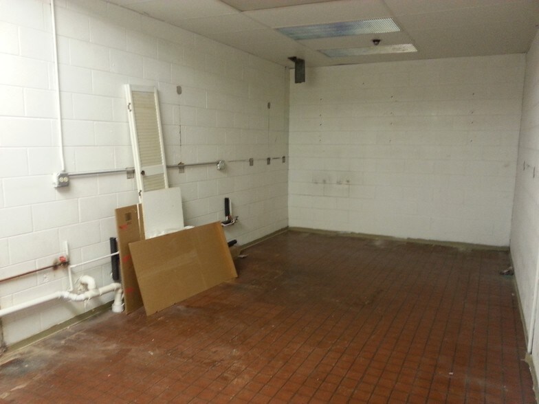 More Photos Of 5520 McDermott Dr, Berkeley Warehouse For Sale