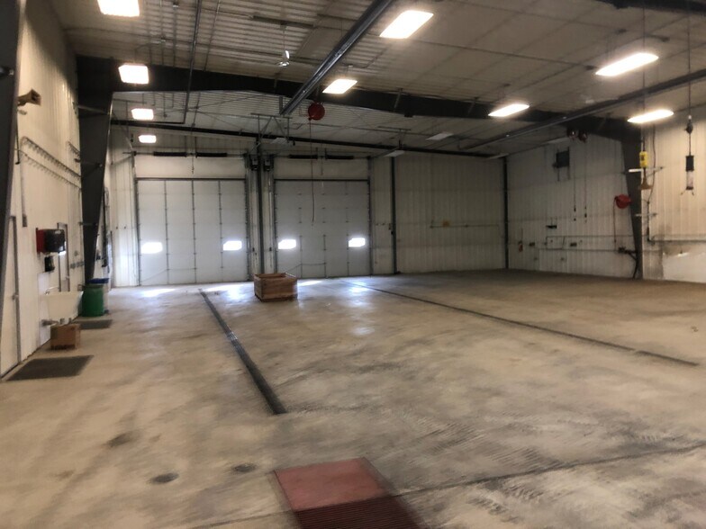 More Photos Of 83 Carter st, Underwood Industrial For Lease