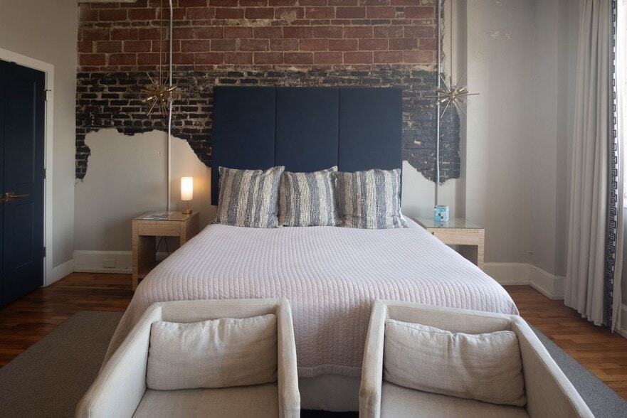 More Photos Of 315 N Court St, Florence Hotel For Sale