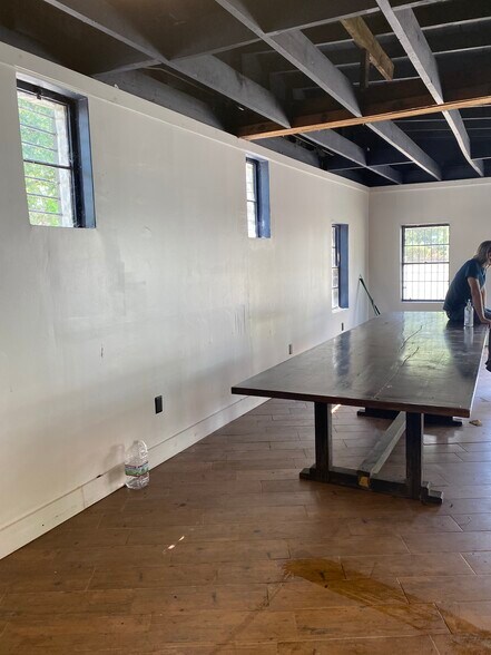 More Photos Of 210 Flat Shoals Ave SE, Atlanta Freestanding For Sale